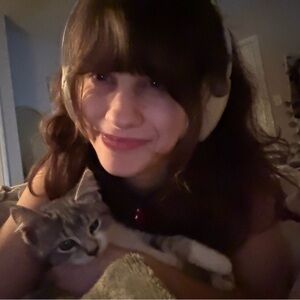 Meet your Posher, Ayva